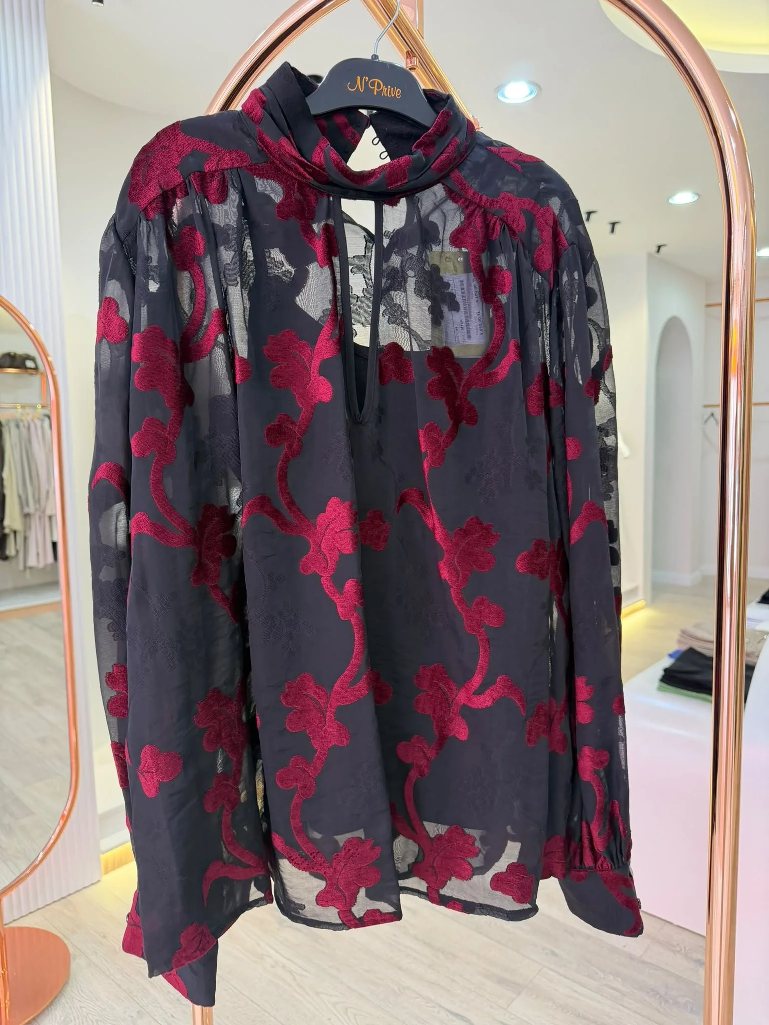 Serpil Kadife Çiçek Detaylı Bluz 40579